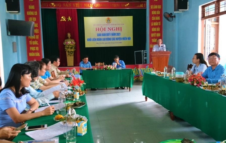 Khối thi đua các Liên đoàn Lao động huyện miền núi Quảng Nam chăm lo tốt cho người lao động trong quý I. Ảnh: Thúy Hồng