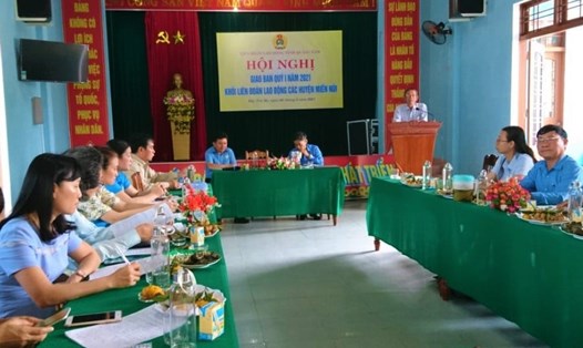 Khối thi đua các Liên đoàn Lao động huyện miền núi Quảng Nam chăm lo tốt cho người lao động trong quý I. Ảnh: Thúy Hồng