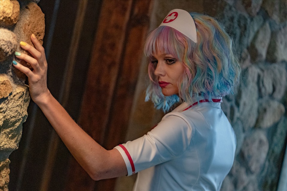 Cảnh trong phim “Cô gái trẻ hứa hẹn” tác phẩm đầu tay của nữ đạo diễn Emerald Fennel. Ảnh do CGV cung cấp