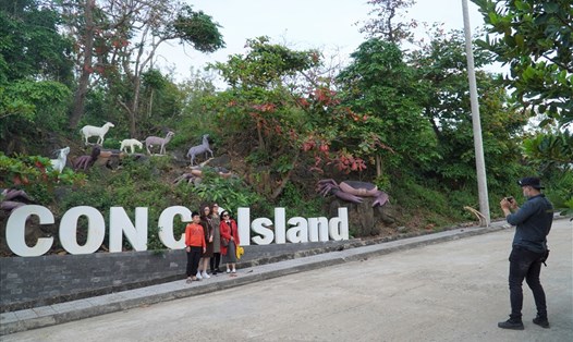 Cồn Cỏ (Quảng Trị) được nhiều du khách chọn làm điểm đến trong mùa du lịch. Ảnh: Minh Thành