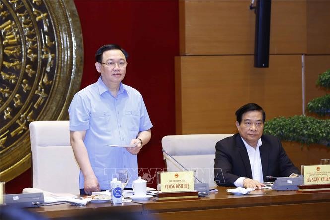 Chủ tịch Quốc hội Vương Đình Huệ phát biểu tại buổi làm việc với Thường trực Hội đồng Dân tộc. Ảnh: Doãn Tấn/TTXVN