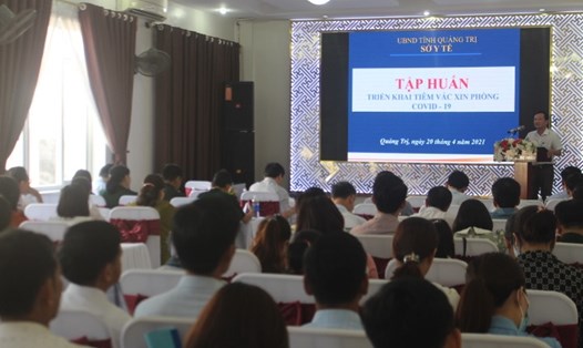 Đại diện lãnh đạo Sở Y tế tỉnh Quảng Trị phát biểu về mục tiêu triển khai tiêm vaccine phòng COVID-19. Ảnh: Bội Nhiên.