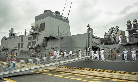 Tàu hộ vệ AKEBONO thuộc Lực lượng Tự vệ trên biển Nhật Bản thăm xã giao thành phố Hải Phòng. Ảnh Cổng TTĐT Hải Phòng