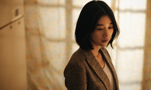 "Recalled" - phim điện ảnh mới của Seo Ye Ji gây bất ngờ khi đứng đầu về doanh thu phòng vé. Ảnh cắt phim