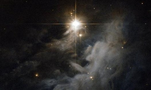 Trái đất di chuyển xuyên qua đám mây bụi phóng xạ - phần còn sót lại sau vụ nổ siêu tân tinh. Ảnh: NASA/ESA/Hubble