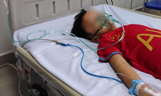 Em Nguyễn Minh Quân hiện đang nằm điều trị tại Bệnh viện Nhi Trung ương (Hà Nội). Ảnh: GĐCC