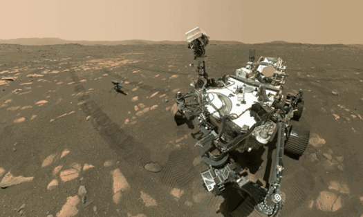 Tàu vũ trụ Perseverance của NASA chụp ảnh selfie với trực thăng sao Hỏa Ingenuity ngày 6.4.2021. Ảnh: NASA
