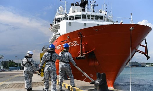 Tàu cứu hộ MV Swift Rescue của Singapore đang trên đường tới hỗ trợ công tác tìm kiếm tàu ngầm Indonesia mất tích. Ảnh: Bộ trưởng Quốc phòng Singapore