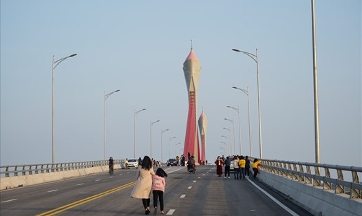 Cầu Cửa Hội - địa điểm tổ chức bắn pháo hoa khai mạc du lịch biển Cửa Lò năm nay. Ảnh: Q.Đ