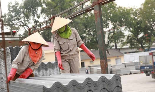 Đối với người có tiền, có điều kiện thì vài triệu là ít. Nhưng với lao động thì rất khó khăn nên vài triệu là cả tài sản mà họ phải làm việc cật lực mới có được - Phát ngôn của ĐBQH Nguyễn Thị Quyết Tâm khi điều 60 Luật BHXH bị người lao động phản đối năm 2015. Ảnh: Hải Nguyễn