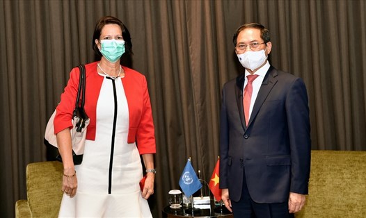 Bộ trưởng Ngoại giao Bùi Thanh Sơn tiếp Đặc phái viên của Tổng Thư ký Liên Hợp Quốc về Myanmar. Ảnh: BNG