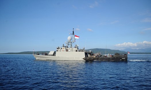 Tàu Hải quân Indonesia tham gia tìm kiếm tàu ngầm mất tích KRI Nanggala 402. Ảnh: AFP