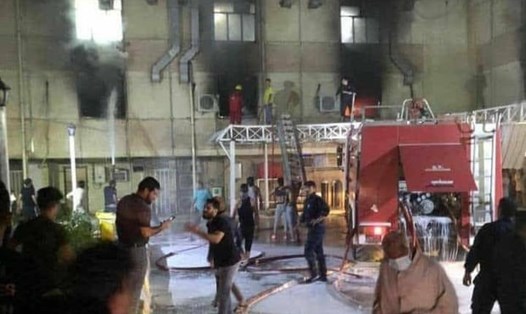 Vụ cháy bệnh viện điều trị bệnh nhân COVID-19 ở thủ đô Iraq ngày 24.4 gây thương vong kinh hoàng. Ảnh: Bệnh viện Ibn Khatib