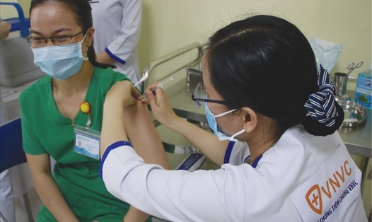 Bệnh viện 199 Đà Nẵng vừa tiêm vaccine phòng COVID-19 cho 220 cán bộ chiến sĩ công an. Ảnh: Hữu Long