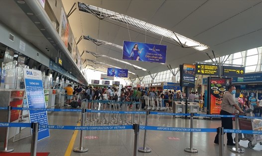 Sân bay Đà Nẵng siết chặt các quy định phòng chống dịch. Ảnh: Hữu Long