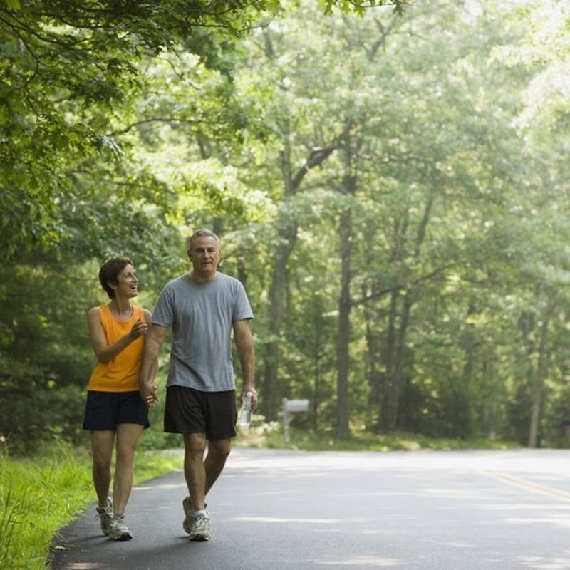 Có điều kiện gì nên được đảm bảo khi đi bộ để bảo vệ sức khỏe tim mạch tốt nhất?