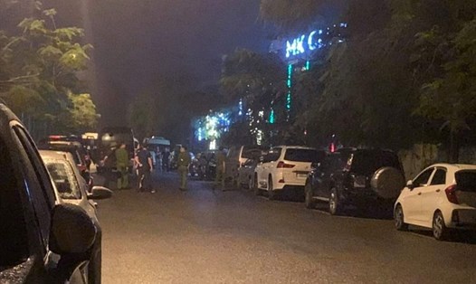 Hàng trăm cảnh sát thuộc nhiều lực lượng của Công an tỉnh Thái Bình bất ngờ đột kích quán bar MK Club. Ảnh: CTV