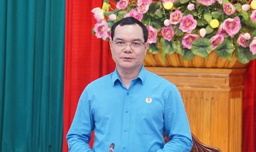 Bí thư Đảng đoàn, Chủ tịch Tổng LĐLĐ Việt Nam Nguyễn Đình Khang phát biểu tại Hội nghị. Ảnh: QĐ