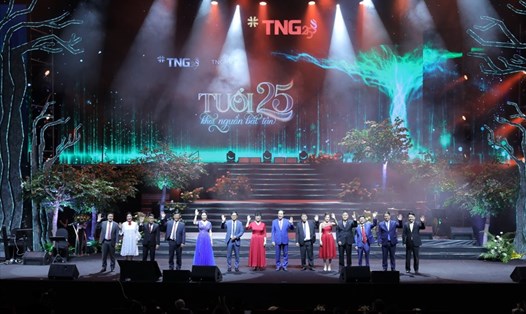 Ban lãnh đạo TNG Holdings Vietnam gửi lời tri ân đến đội ngũ CBNV đã đồng hành cùng sự phát triển của Tập đoàn trong 25 năm qua. Ảnh: TNG