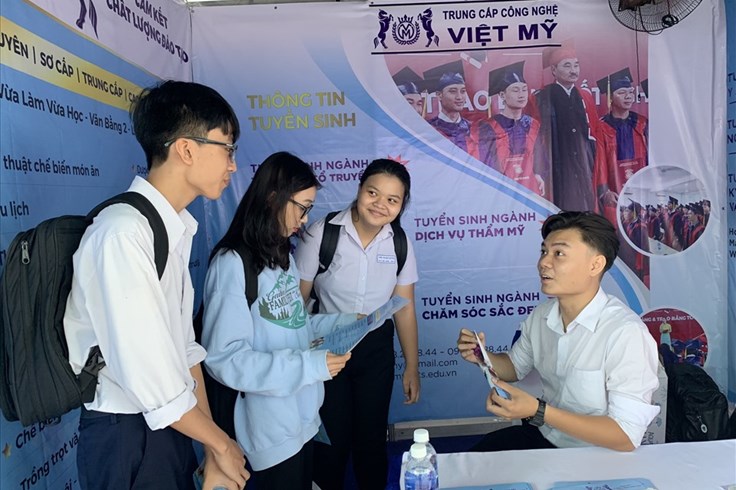 Trung cấp Công nghệ Việt Mỹ hướng nghiệp tuyển sinh tại Bình Dương