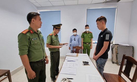 Đường dây tổ chức, môi giới đưa người Trung Quốc nhập cảnh hoặc ở lại Việt Nam trái phép.