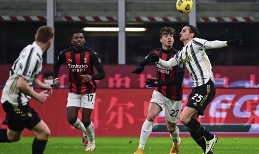 Juventus và AC Milan đứng trước nguy cơ bị FIGC cấm đá Serie A. Ảnh: AFP