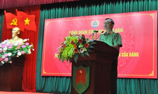 Thiếu tướng Đặng Ngọc Bách, Phó Bí thư Đảng ủy Phó Cục trưởng X03 phát biểu tại Hội nghị. Ảnh: Lương Hạnh.