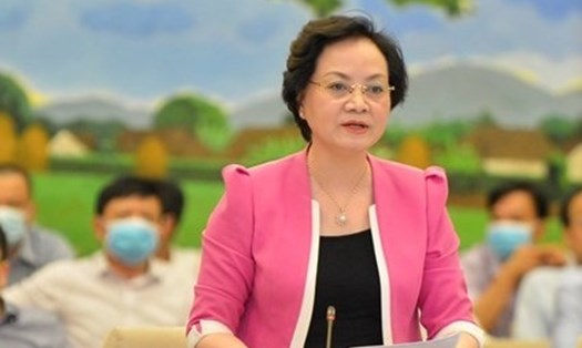 Bộ trưởng Bộ Nội vụ Phạm Thị Thanh Trà báo cáo tại phiên họp. Ảnh: Minh Hùng