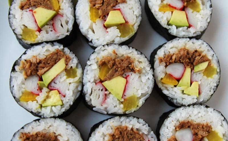 Cách làm kimbap gà nướng thơm ngon, đơn giản
