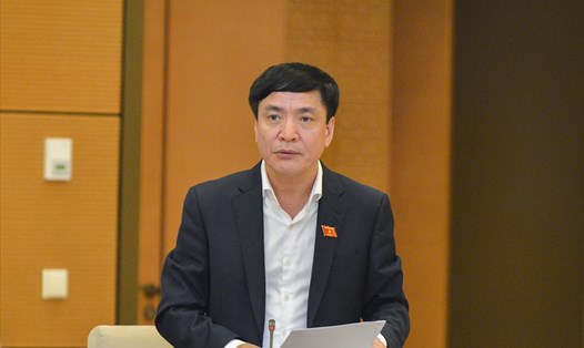 Tổng Thư ký Quốc hội, Chủ nhiệm Văn phòng Quốc hội Bùi Văn Cường phát biểu tại phiên họp. Ảnh Minh Hùng