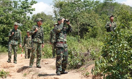 Biên phòng Quảng Trị tuần tra ở biên giới Việt - Lào ngăn xuất nhập cảnh trái phép. Ảnh: HT