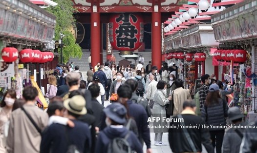 Đám đông tụ tập ở Tokyo, Nhật Bản. Ảnh: AFP