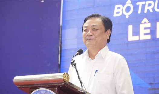 Bộ trưởng Bộ Nông nghiệp và Phát triển Nông thôn Lê Minh Hoan phát biểu chỉ đạo tại Hội nghị toàn quốc về thúc đẩy công tác chế biến và phát triển thị trường nông sản năm 2021. Ảnh Tạ Quang