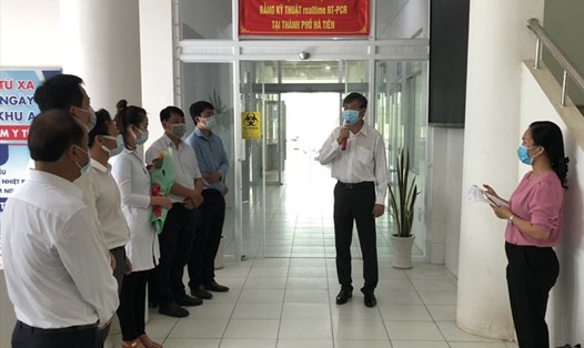 Công bố thành lập phòng xét nghiệm khẳng định SARS-CoV-2 bằng kỹ thuật realtime RT-PCR tại TP.Hà Tiên, tỉnh Kiên Giang. Ảnh: P.V