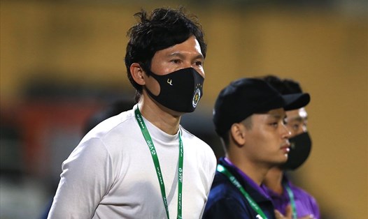 Ông Park Choong-kyun và trận đấu đầu tiên ở V.League 2021. Ảnh: Hoài Thu