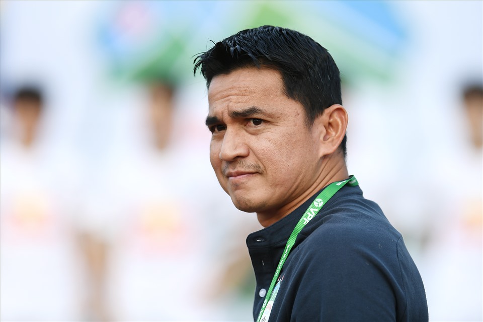 Huấn luyện viên Kiatisak chưa nghĩ đến chức vô địch V.League. Ảnh: M.Q