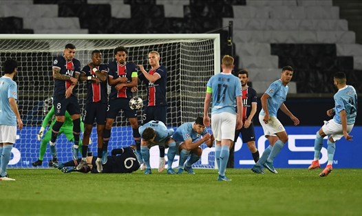 Cách các cầu thủ PSG xử lý ở tình huống nhận bàn thua thứ hai là "không thể chấp nhận được". Ảnh: AFP