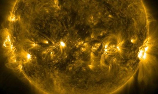Những vụ nổ nhỏ trên vành nhật hoa mặt trời. Ảnh: NASA