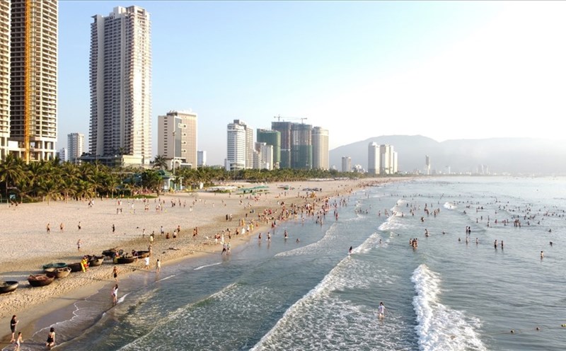 Đà Nẵng có đường bờ biển đẹp nhất hành tinh. Ảnh: Hữu Long