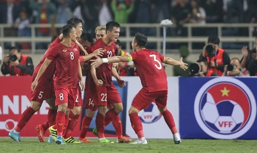 Tuyển Việt Nam thi đấu ở khung giờ không quá thuận lợi để mọi người hâm mộ có thể thoải mái theo dõi các trận đấu. Ảnh: AFC.