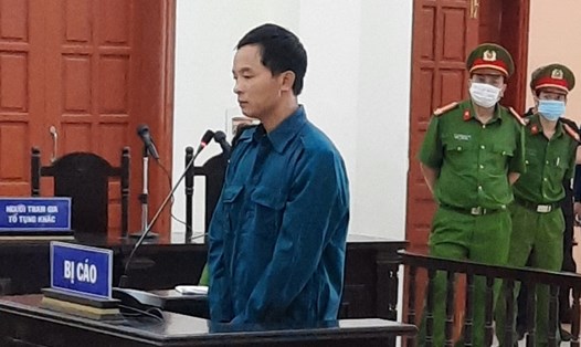 Bị cáo Phạm Văn Hưng bị Toà án nhân dân tỉnh Ninh Bình tuyên phạt 22 năm tù giam về 2 tội danh "lừa đảo chiếm đoạt tài sản" và "lạm dụng chức vụ, quyền hạn chiếm đoạt tài sản". Ảnh: NT