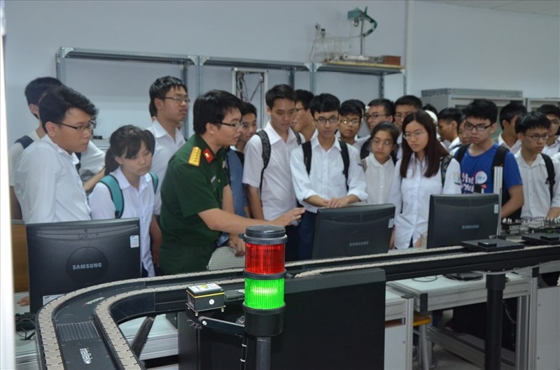 Việc làm tốt, lương cao của ngành Logistics và Quản lý chuỗi cung ứng