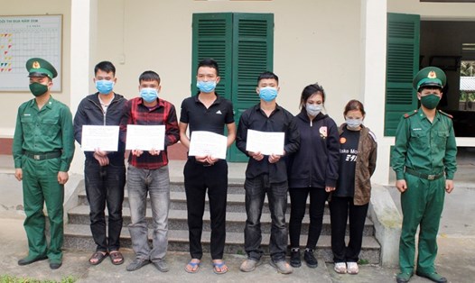 Các đối tượng liên quan đến vụ đưa người xuất cảnh trái phép bị lực lượng biên phòng Quảng Ninh phát hiện và bắt giữ vào ngày 1.4.2021. Ảnh: Hữu Việt