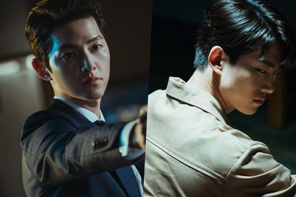 Song Joong Ki thực hiện việc trả thù của mình. Ảnh cắt phim. Song Joong Ki thực hiện việc trả thù của mình. Ảnh cắt phim.