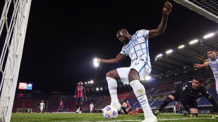 Romelu Lukaku ghi bàn thắng thứ 20 tại Serie A mùa giải 2020-21. Ảnh: Serie A