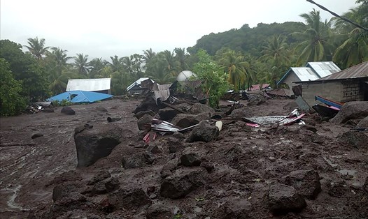 Lũ quét xảy ra ở làng Lamanele trên đảo Flores của Indonesia đã khiến 23 người chết và 2 người khác mất tích. Ảnh: AFP