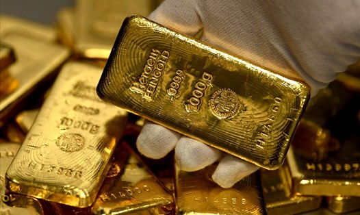 Giá Bitcoin và việc chứng khoán tăng chạm đỉnh kỉ lục đang ngăn cản sự quan tâm của nhà đầu tư đến vàng. Ảnh AFP