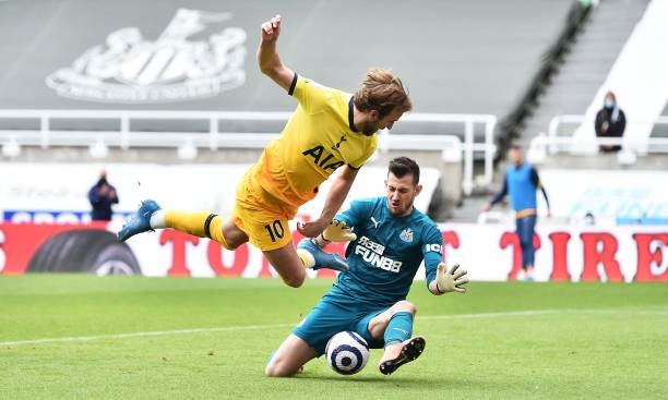 Tottenham "sa lầy" tại St. James' Park. Ảnh: AFP