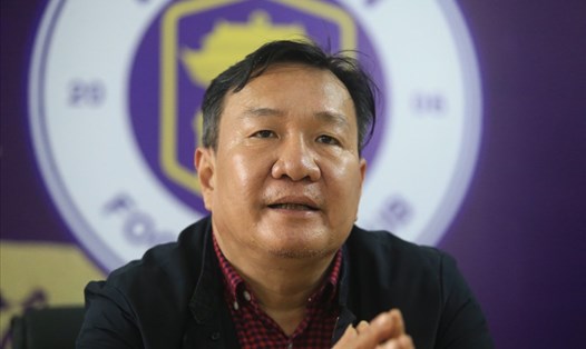 Huấn luyện viên Hoàng Văn Phúc trong buổi họp báo ra mắt câu lạc bộ Hà Nội. Ảnh: Hoài Thu