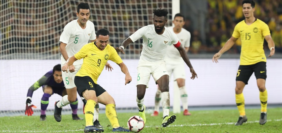 Tuyển Malaysia (áo vàng) muốn có nhiều thời gian để chuẩn bị cho vòng loại World Cup 2022. Ảnh: AFC.